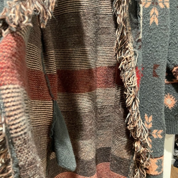 Aztec Patterned Knit Cardigan - Picture 3 of 5